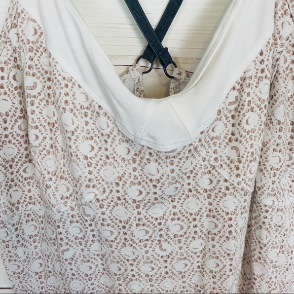 Sold Lole cream patterned work out camisole tank - Picture 4 of 8